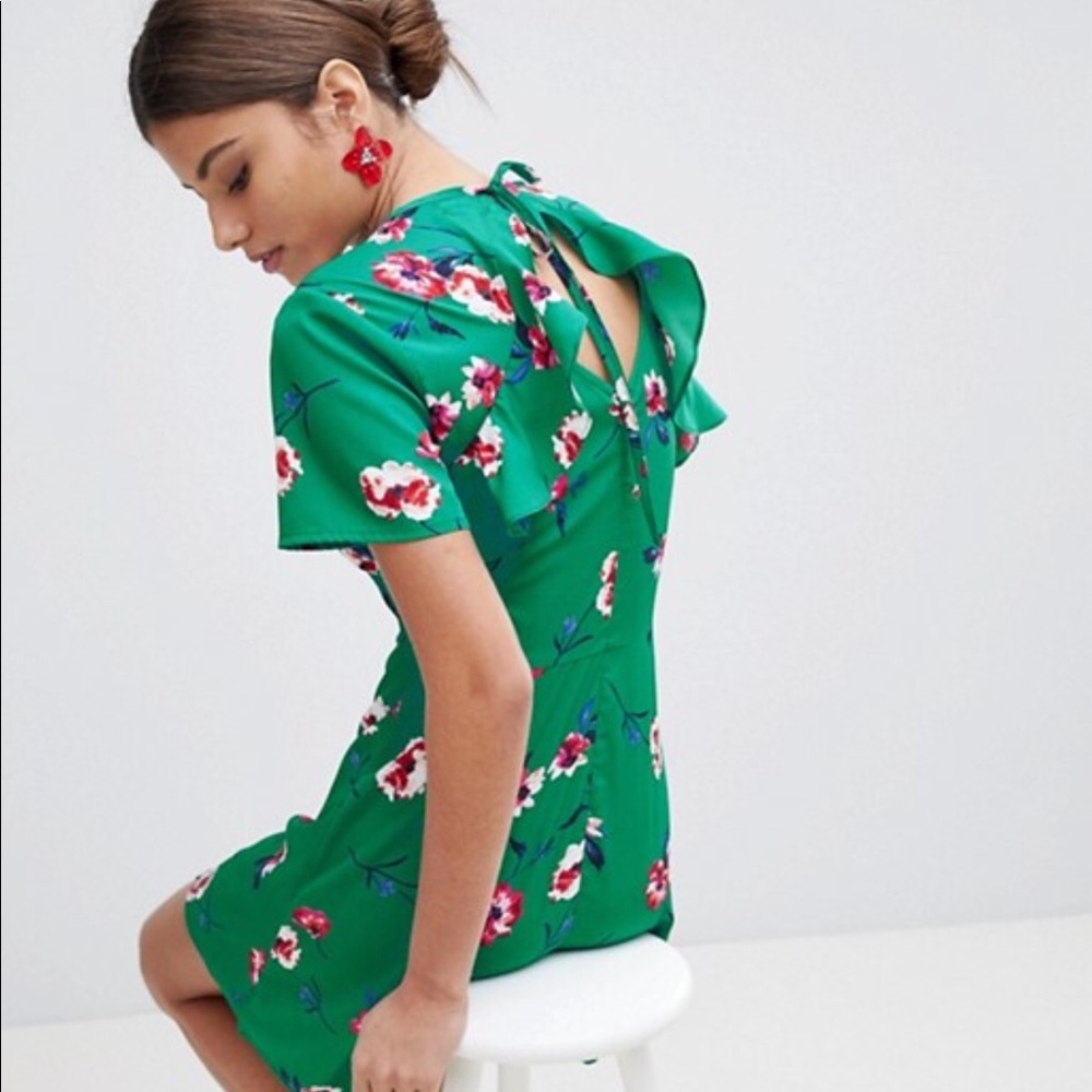 PrettyLittleThing Green Floral Dress. NWOT